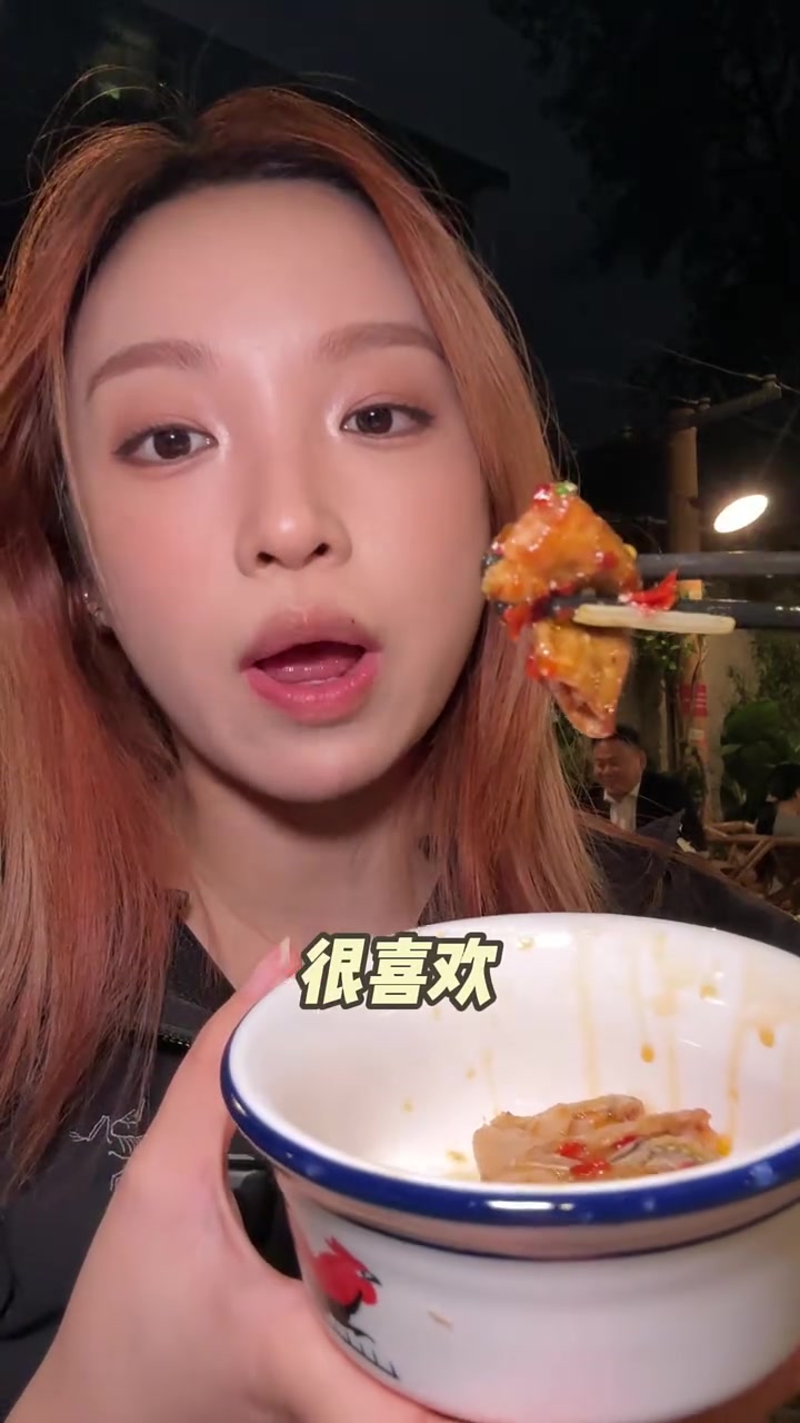 玉林居然有个那么大的院坝喝下午茶吃江湖菜的！