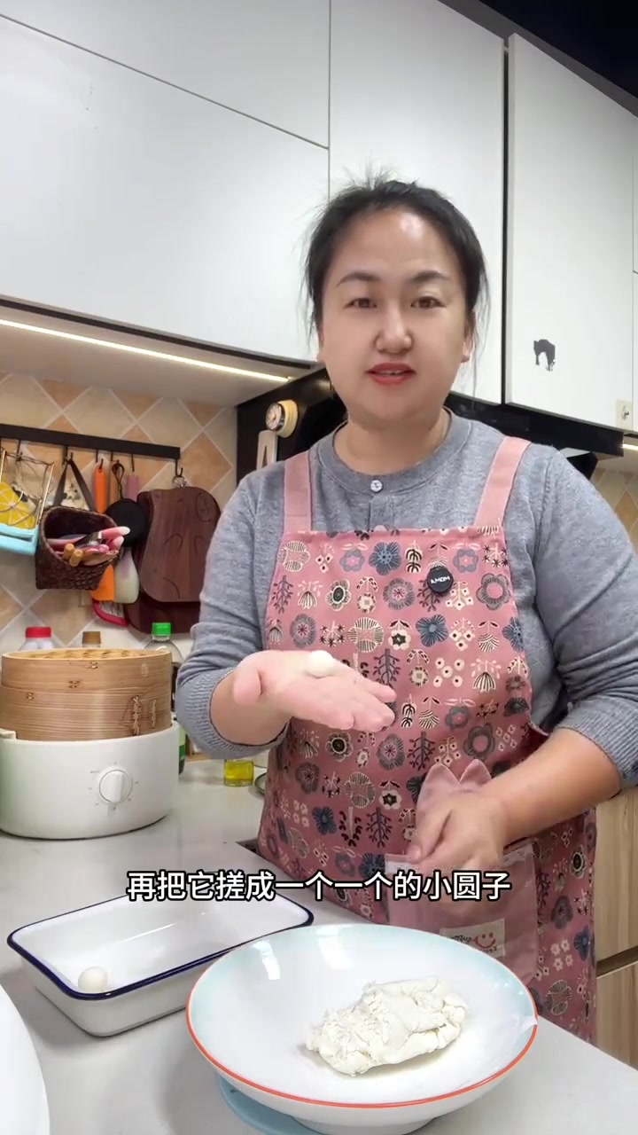 天冷手脚冰凉太冷的姐妹，可以经常喝这道酒酿圆子，来一碗，全身都是暖暖的