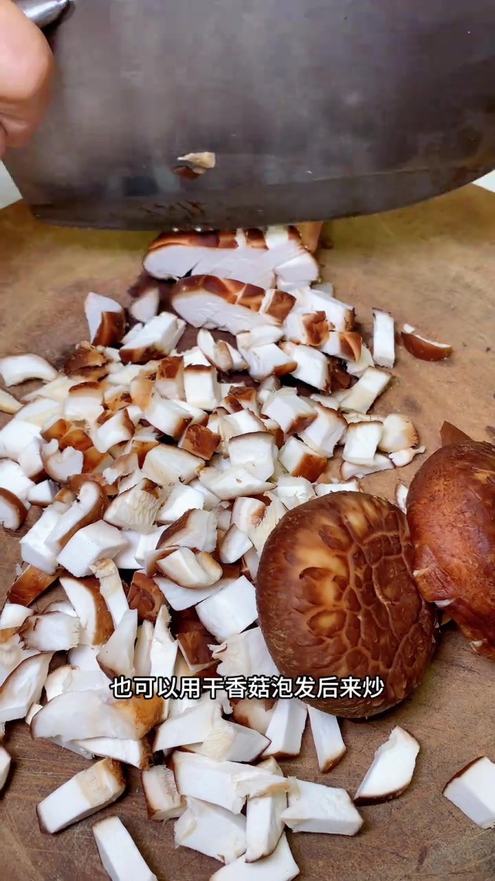 香菇焖肉帽子，云南特色——《香菇焖肉帽子》