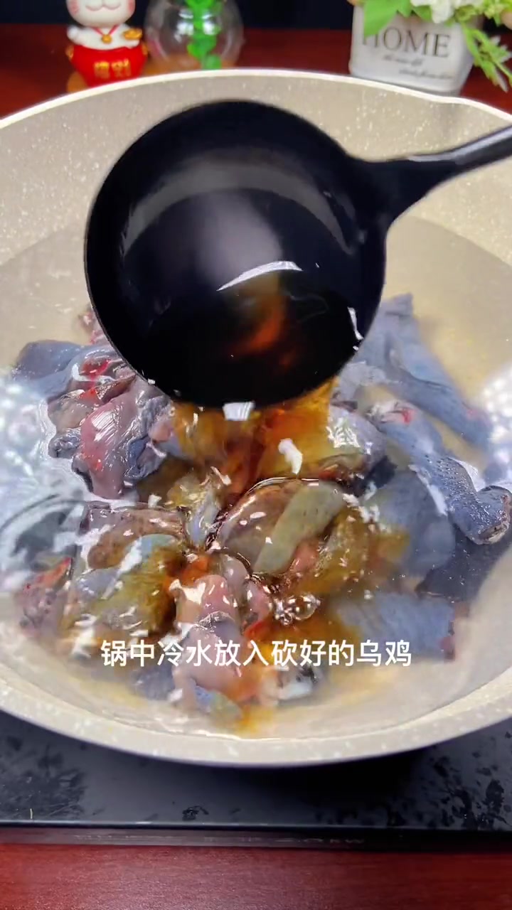 秋天炖乌鸡汤放什么配料