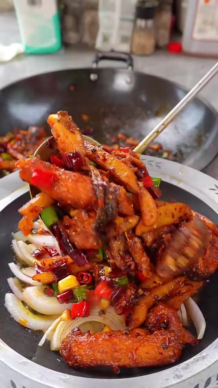 鱼的神仙吃法，做法简单，干香麻辣的，三碗米饭豆不够吃