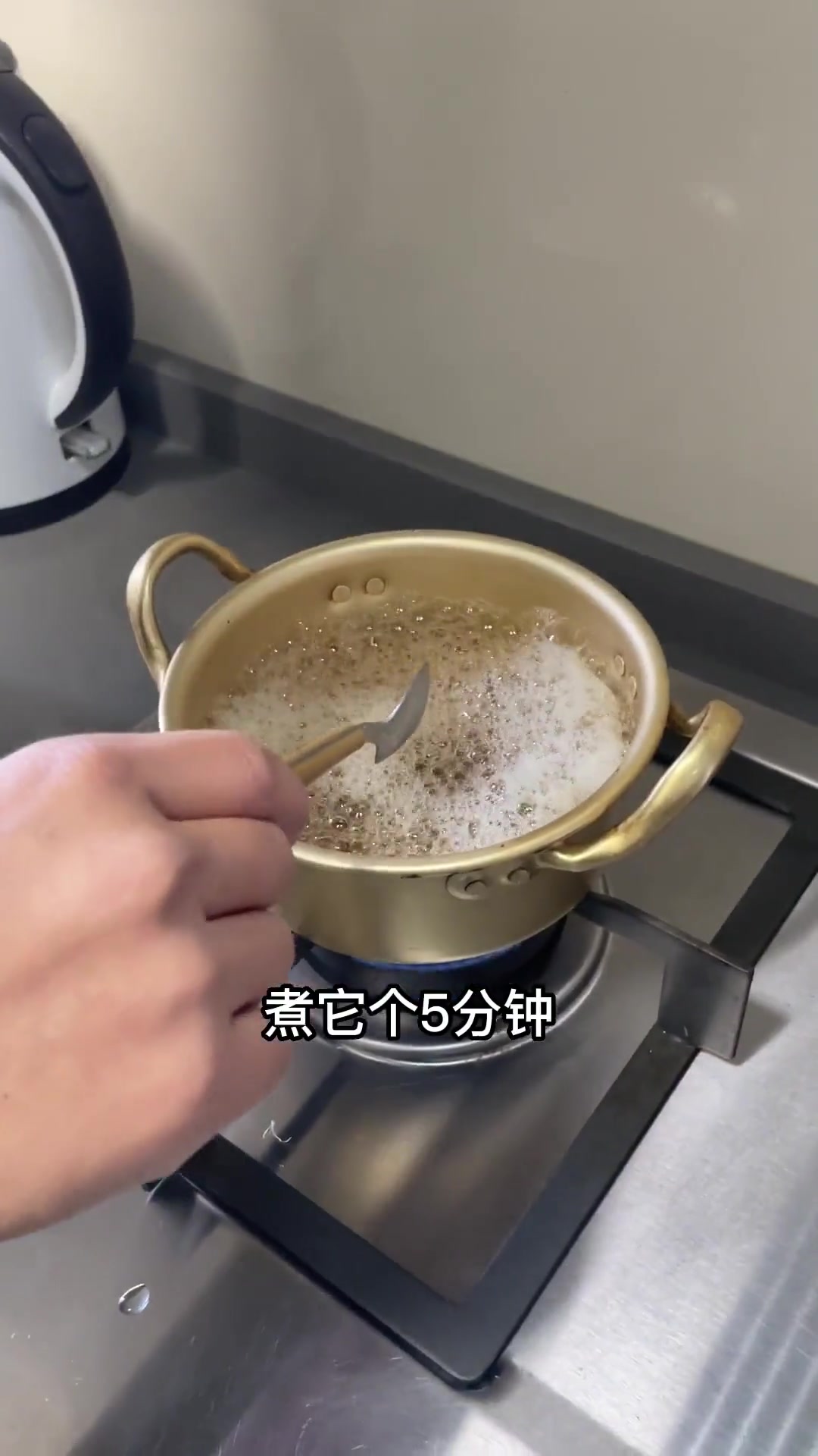 阳的第三天,下地熬点红糖牛奶西米露,暖身驱寒又可以填饱肚子,动起手来~