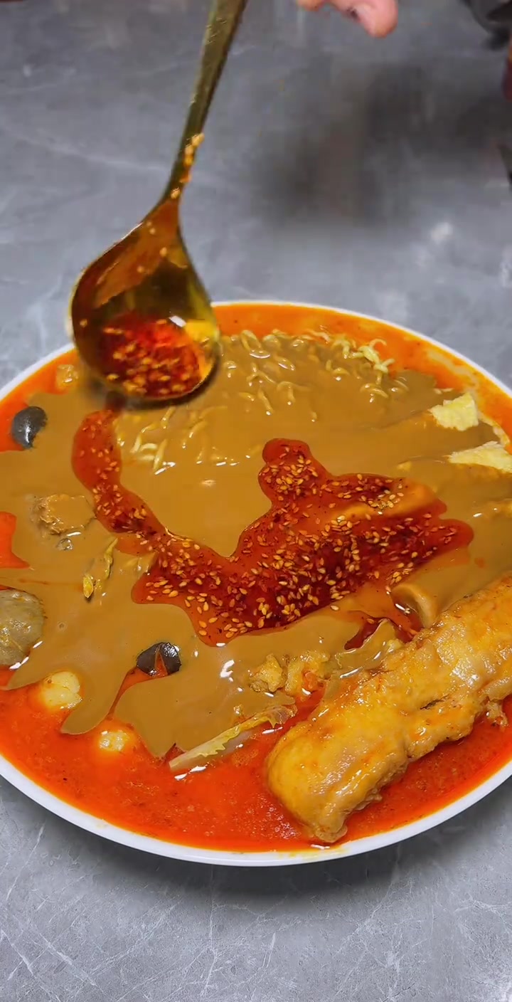 大碗黏糊麻辣烫，有手就能轻松做