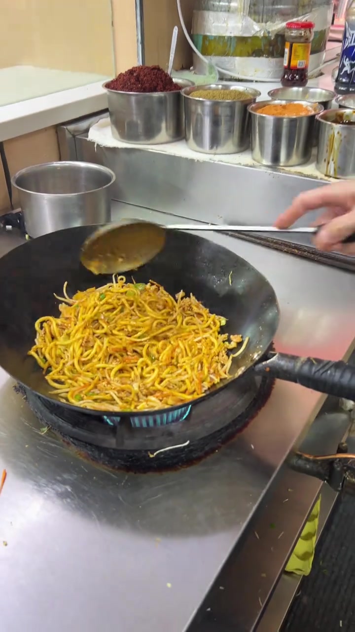 香飘四溢的西安炒拉条！