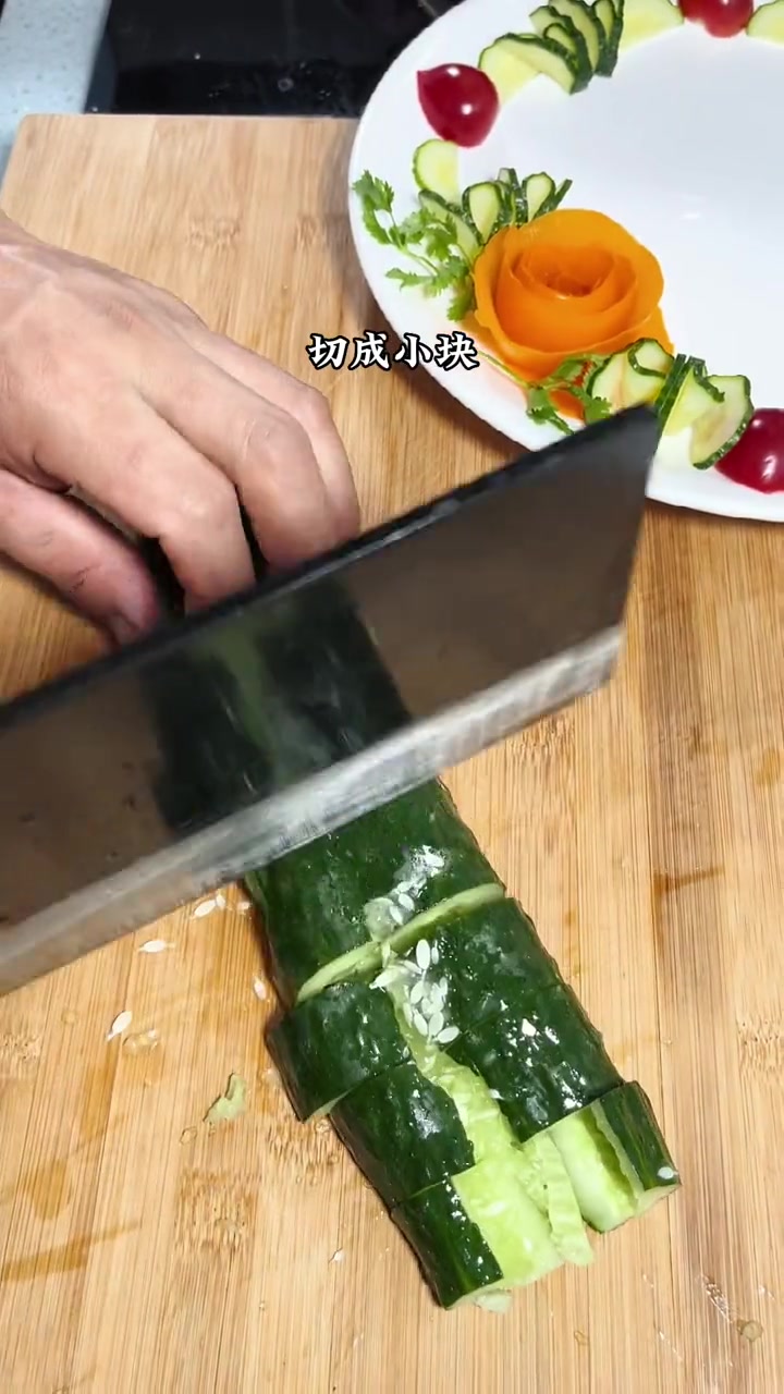 在家也可以做出和酒店里一样的蔬菜沙拉，做法简单，清脆爽口，你还在等什么？