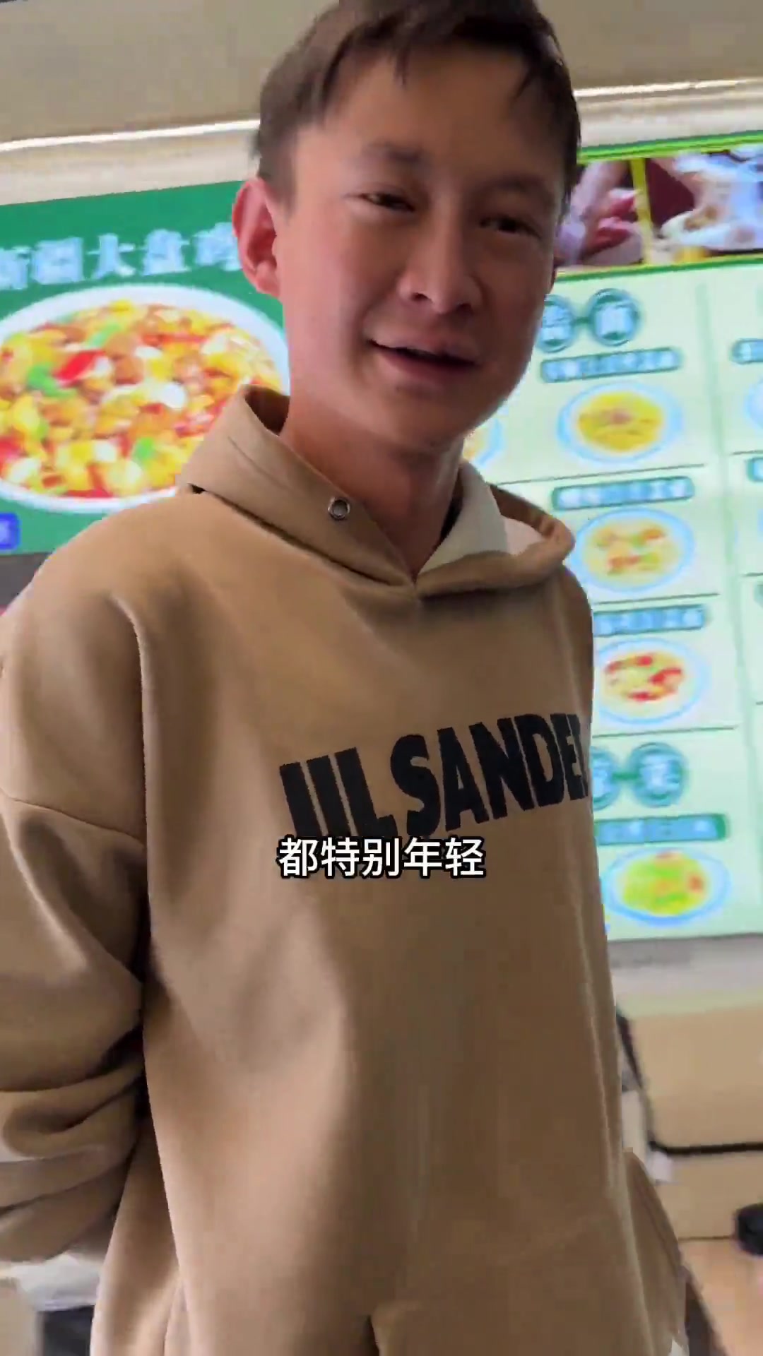 冈仁波齐峰下，尝海拔最高的土豆牛肉盖浇面