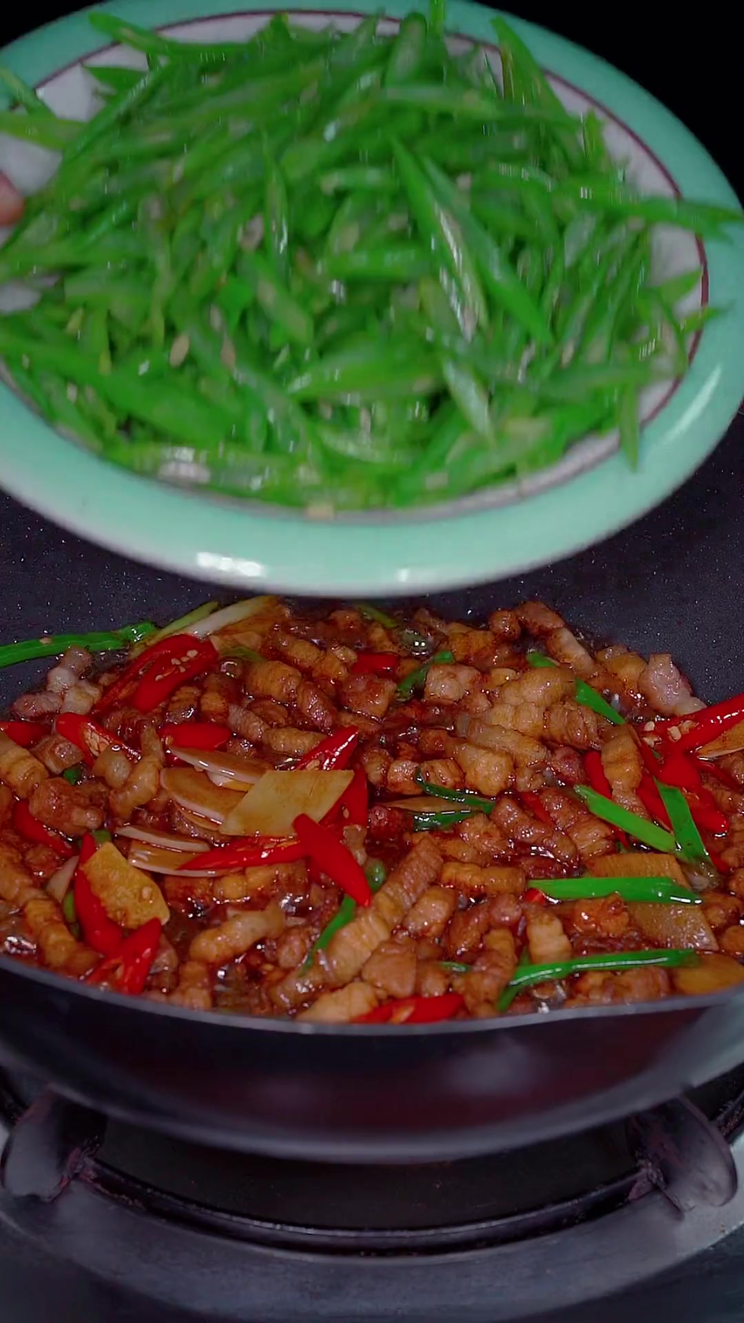 学会这样做的四季豆炒肉，能炫好几碗米饭！