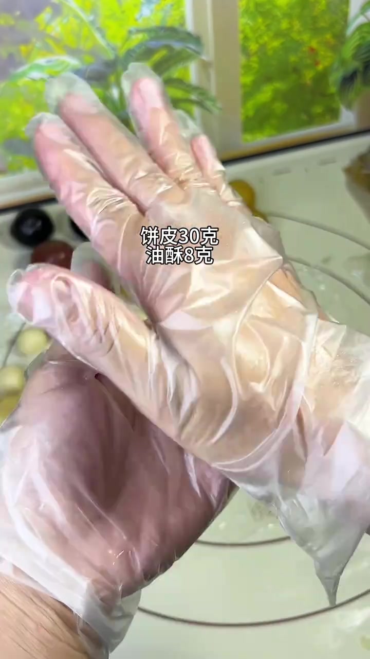 分享琼式酥皮月饼的教程，很详细，新手也能轻松做成功哦～