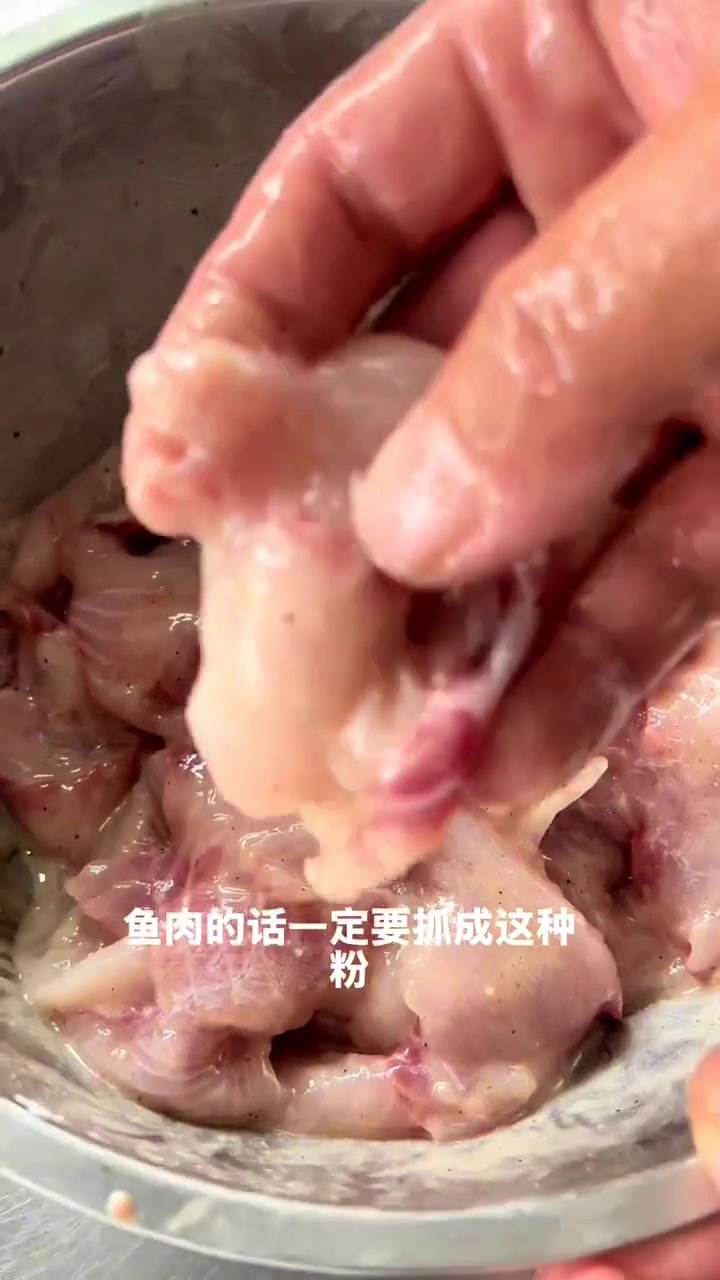 今天做这道金汤酸菜鱼味道鲜美，酸辣可口