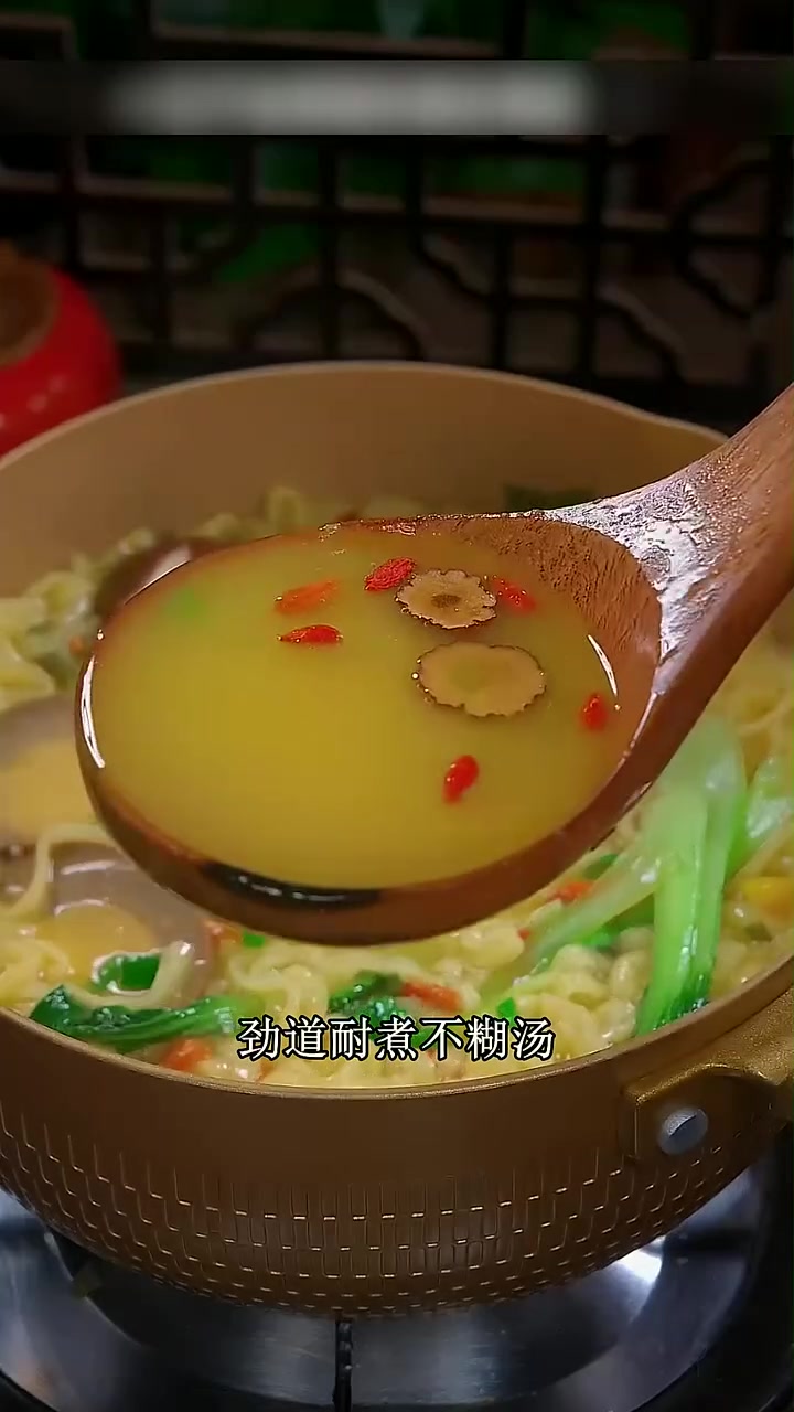 办公囤抽屉！今麦郎乌冬面下午饿拆一包，开水泡煮都能吃，汤鲜填肚不费时间 今麦郎乌冬面 劲道