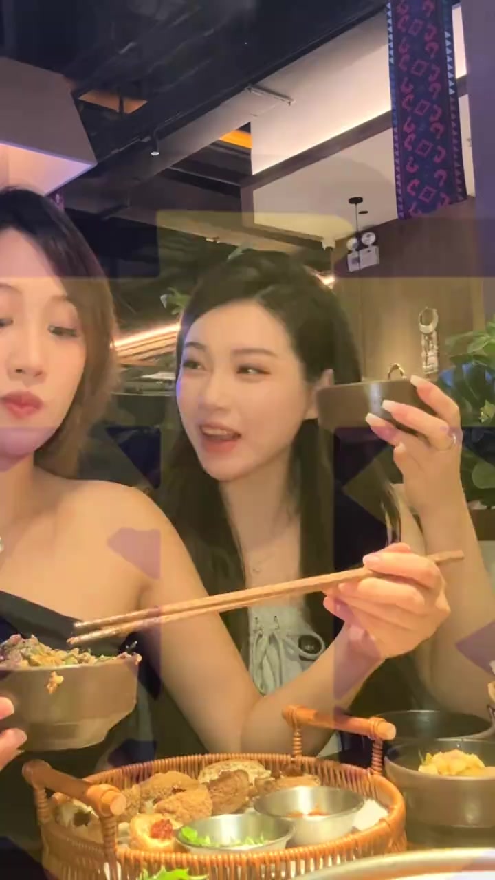 天冷适合喝热酸汤牛肉火锅，好吃到停不下来！