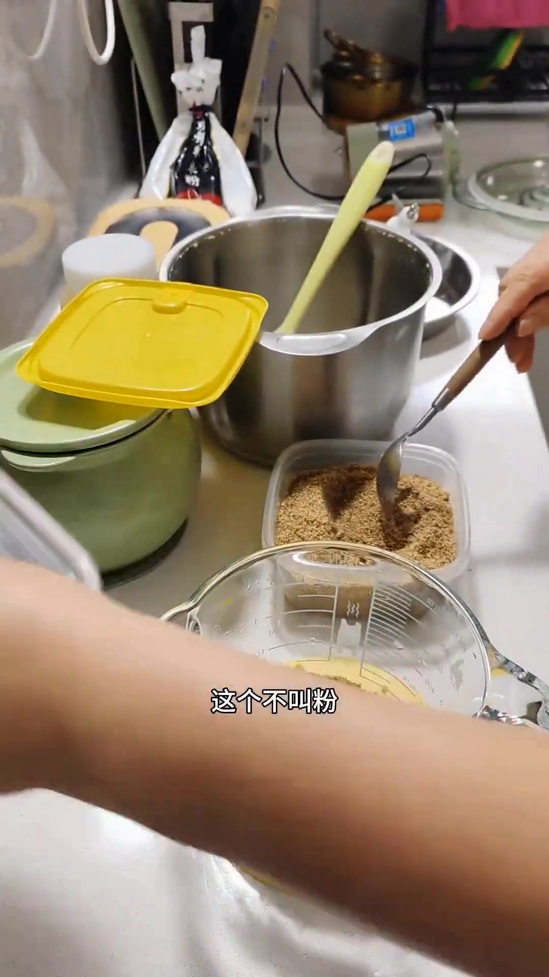 自己做黑芝麻花生馅汤圆,不淌汁原来是猪油放少了