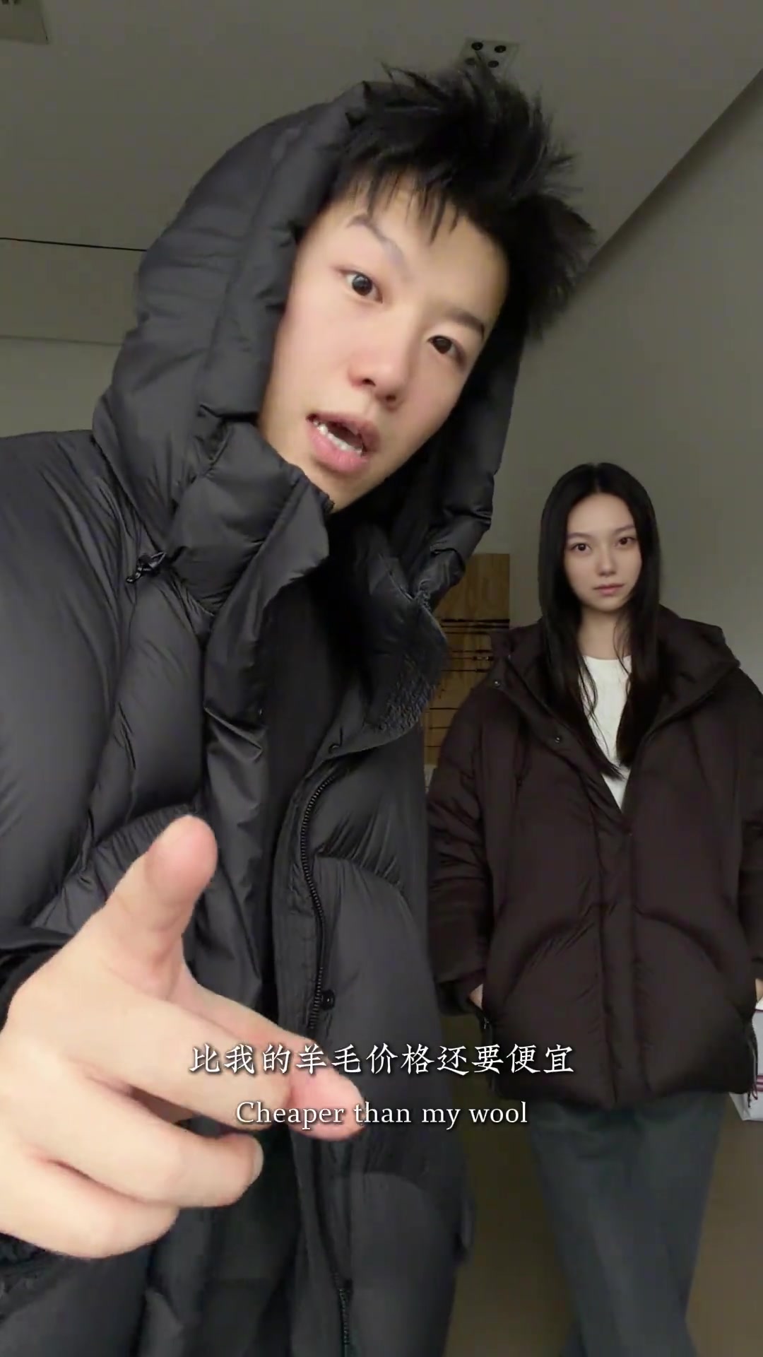 时尚白鸭绒羽绒服，秋冬穿搭必备之选