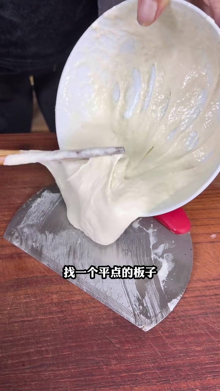 今天做个特色面食拨鱼儿，能当主食能当汤，做法简单还好吃