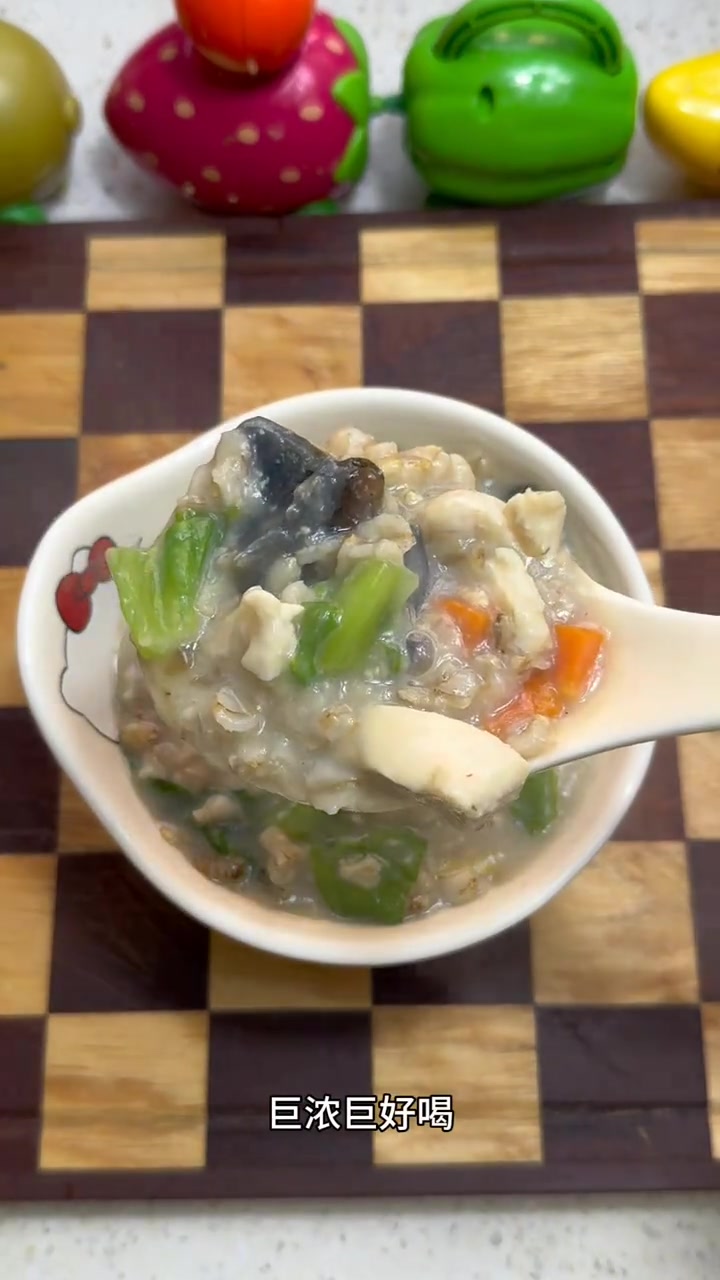 减脂期也可以放心喝的皮蛋瘦肉粥，不放一粒米喝起来跟平常的一模一样，真的巨浓巨好喝