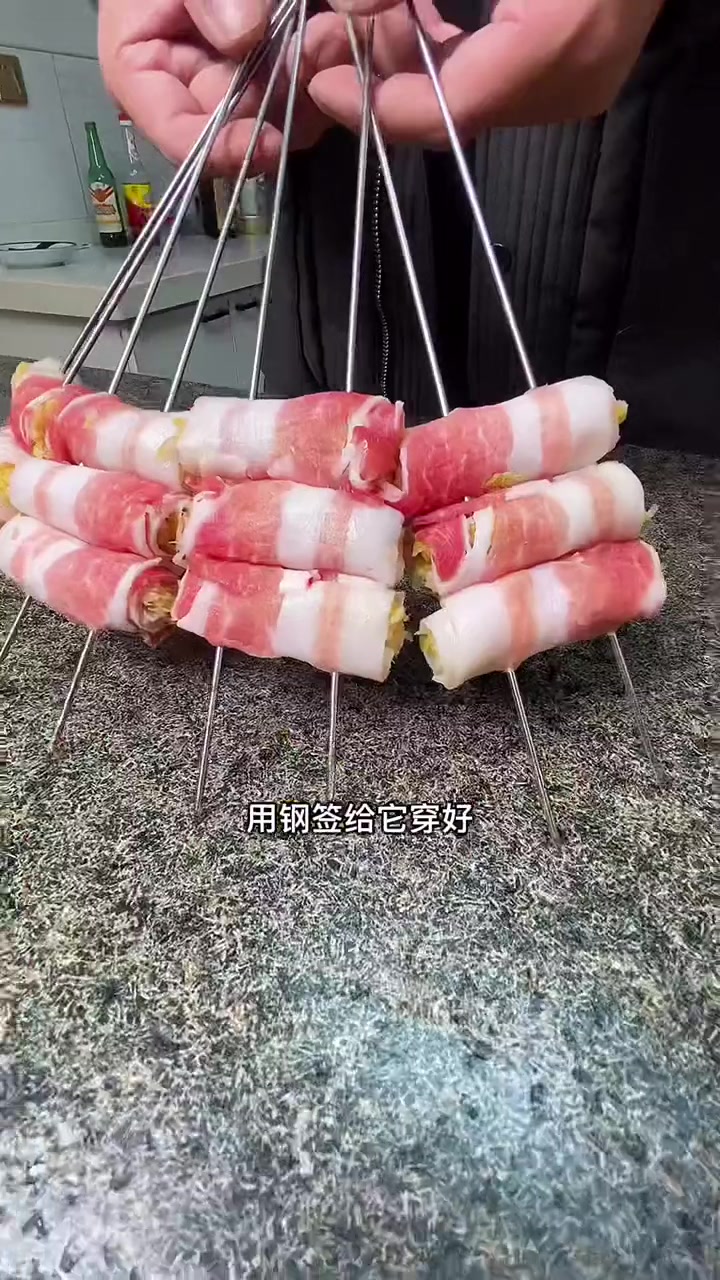 烤五花肉卷酸菜你们吃过嘛？