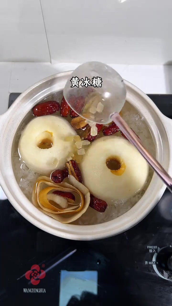 冰糖炖雪梨，男人会做饭，生活更浪漫～更适合秋天的热饮