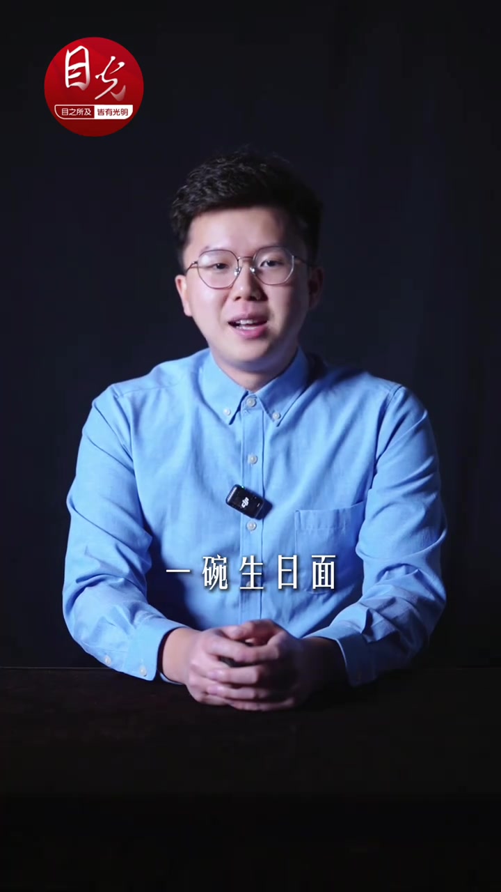 目光 蛋糕掉地上店员暖心安抚,不要为了打翻的“蛋糕”哭泣