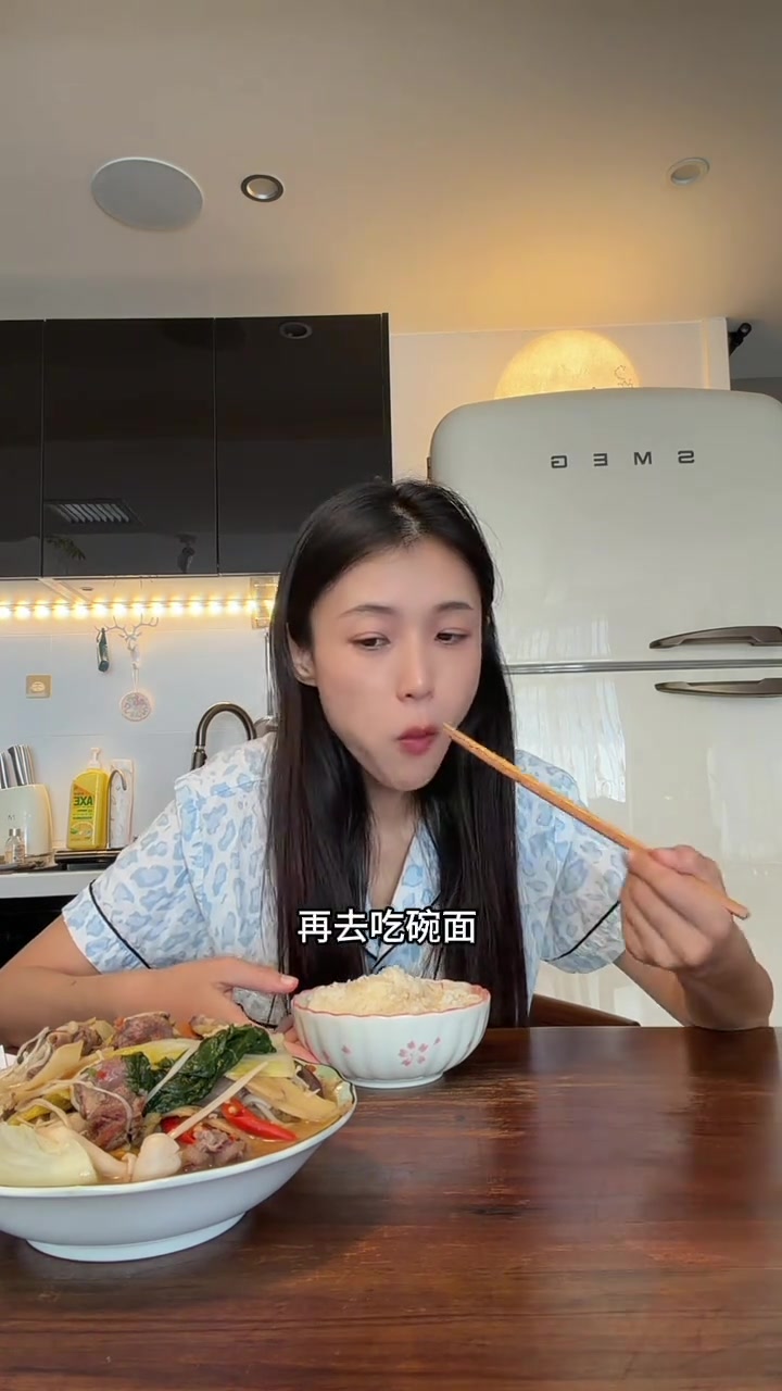 仔姜泡椒鸭火锅，享受美食与身体的健康链接