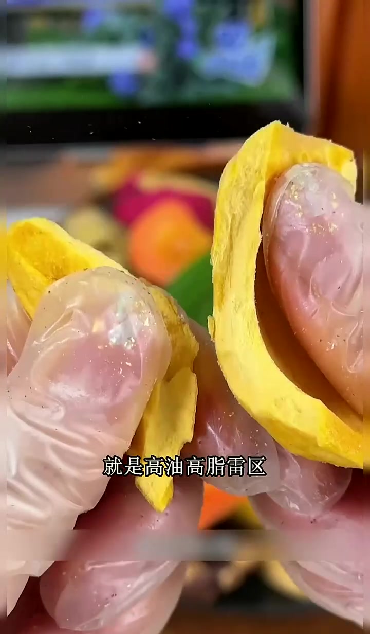亲子搭积木!三只松鼠什锦果蔬脆放桌旁,拼累分着炫,多味健康超爱 三只松鼠什锦果蔬脆 多味健