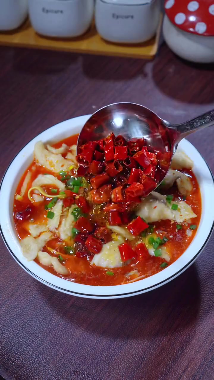 想吃水煮鱼自己在家做，香辣滑嫩，好吃入味，做法还简单