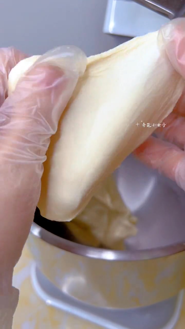 一口爆浆的日式豆乳面包～一口下去巨满足～