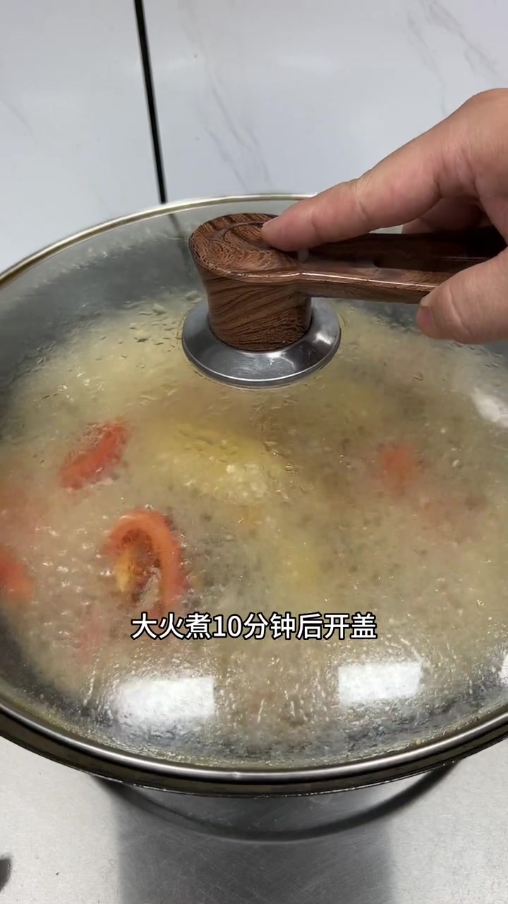 蕃茄鲫鱼汤，鲜甜又好喝