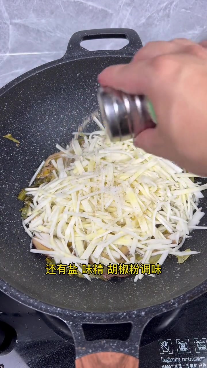 酸菜炒笋丝，像我这样炒很美味
