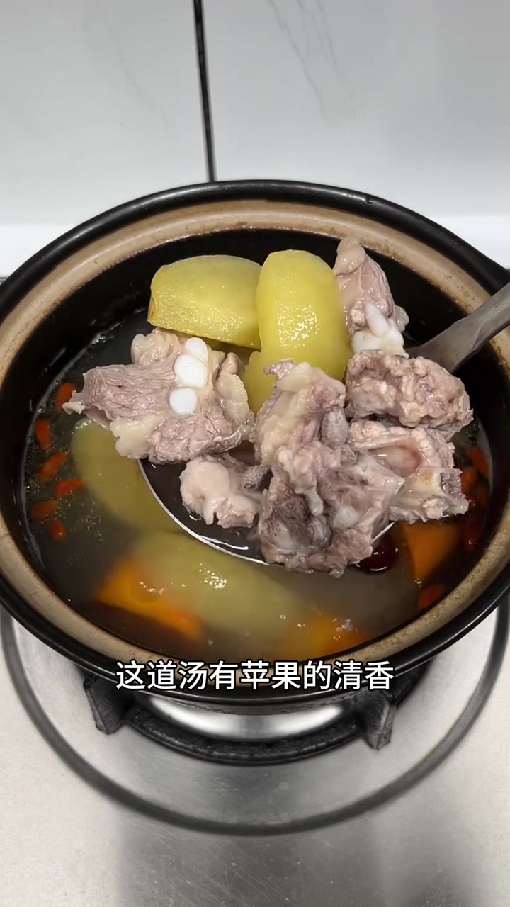 苹果排骨汤，有苹果的清香，排骨的肉香，真好喝