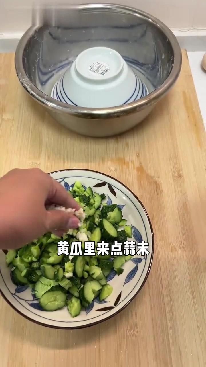老婆说三天得吃一次油泼面，不然面条子脑袋想得慌，这就是陕西人的浪漫！
