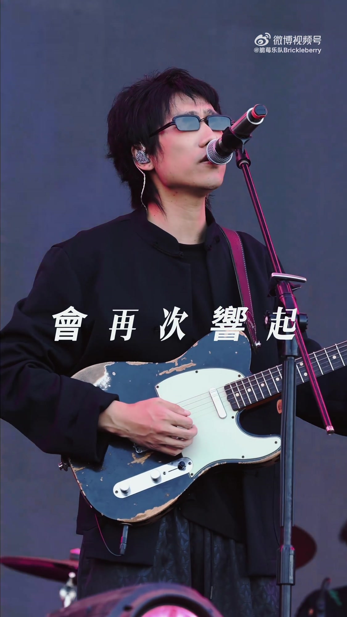 “十七岁去浪费霓虹派对 别再为他流眼泪”