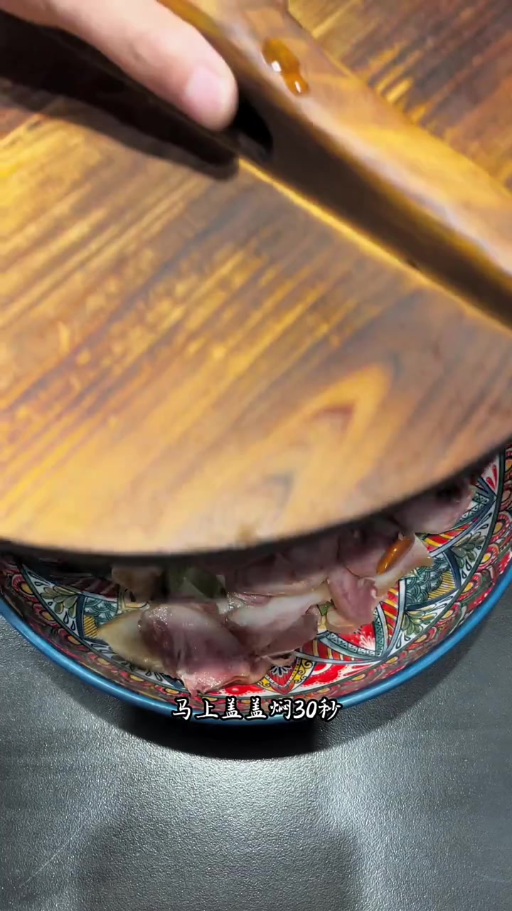 别小看了猪头肉拌黄瓜，别以为长手就能做，这样拌小味头子了