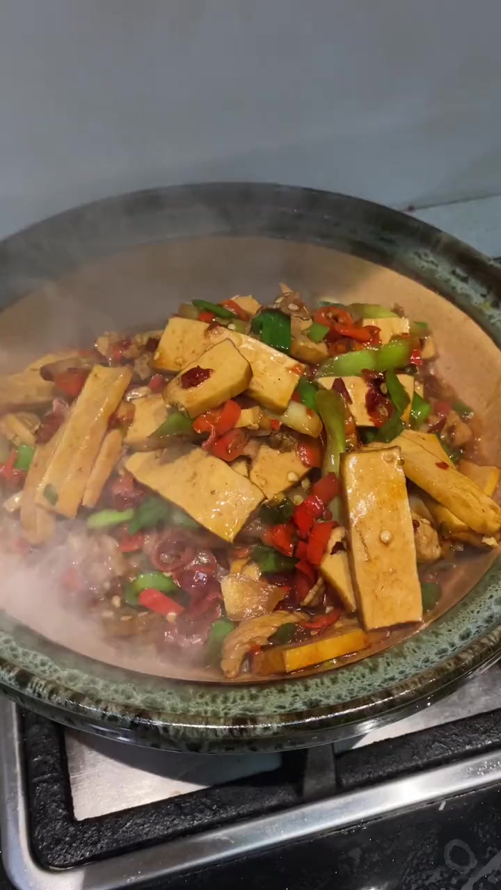 巨巨巨巨下饭的烟熏香干炒肉，我每次都要吃三碗米饭，怎么吃都吃不腻
