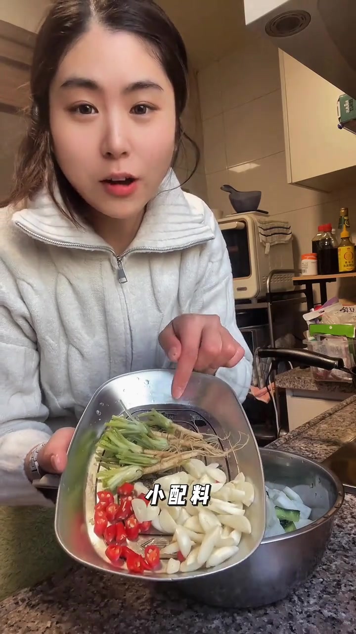过完年太适合吃一点清淡的小菜，随便配上一点简单的馒头和白粥就很美味了