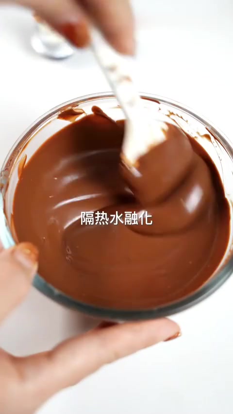 冬天就吃点热量高的小甜品吧！一口爆浆的生巧麻薯巧克力，巧克力控快点来！