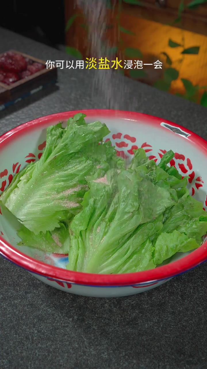 过年做一个这样的蒜蓉生菜，清脆爽口，好吃又解腻！