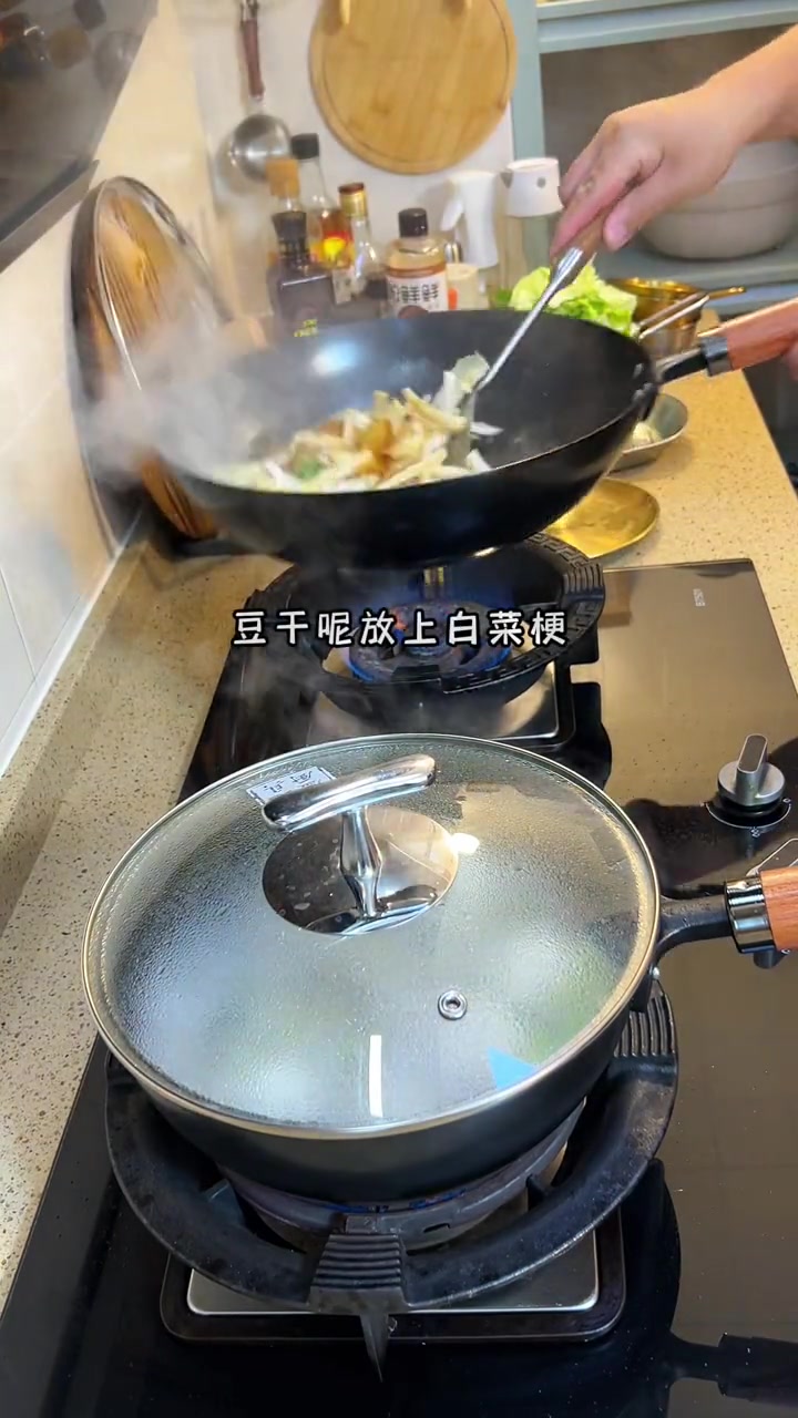 天热没胃口，这样简单的清汤鱼丸和小炒香干，老公孩子都爱吃