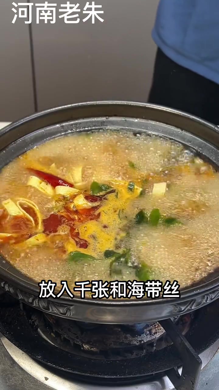 天冷了就做一碗好吃的砂锅面吧，简单美味
