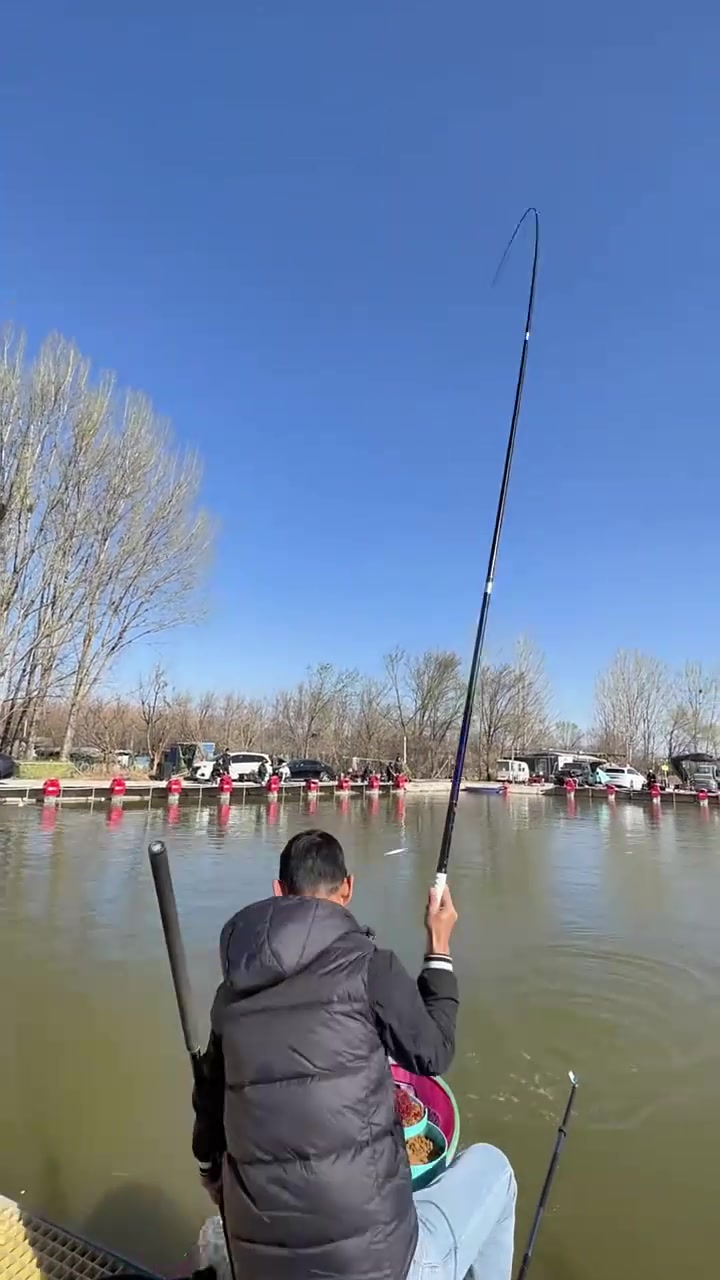 钓鱼玩的就是真实，来看看贾老师顶风作钓战况如何？