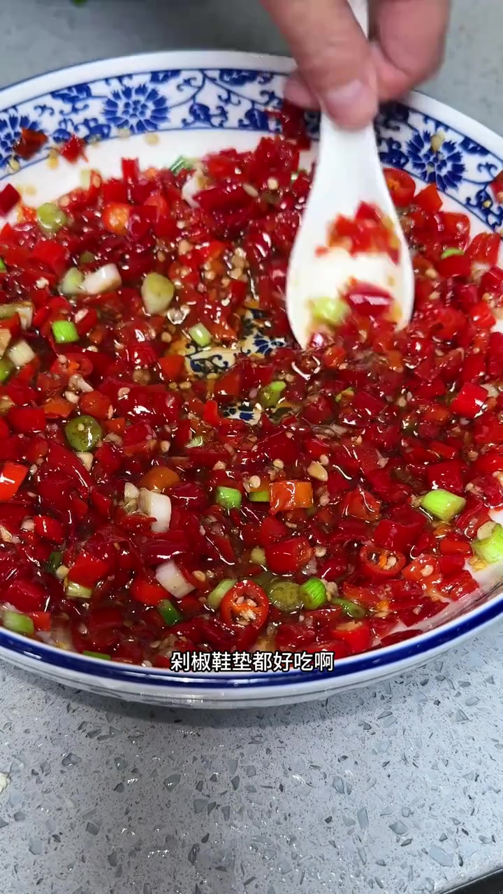 用这种方法做的剁椒鱼头来做剁椒鞋垫都好吃，做法超简单，看一遍就会