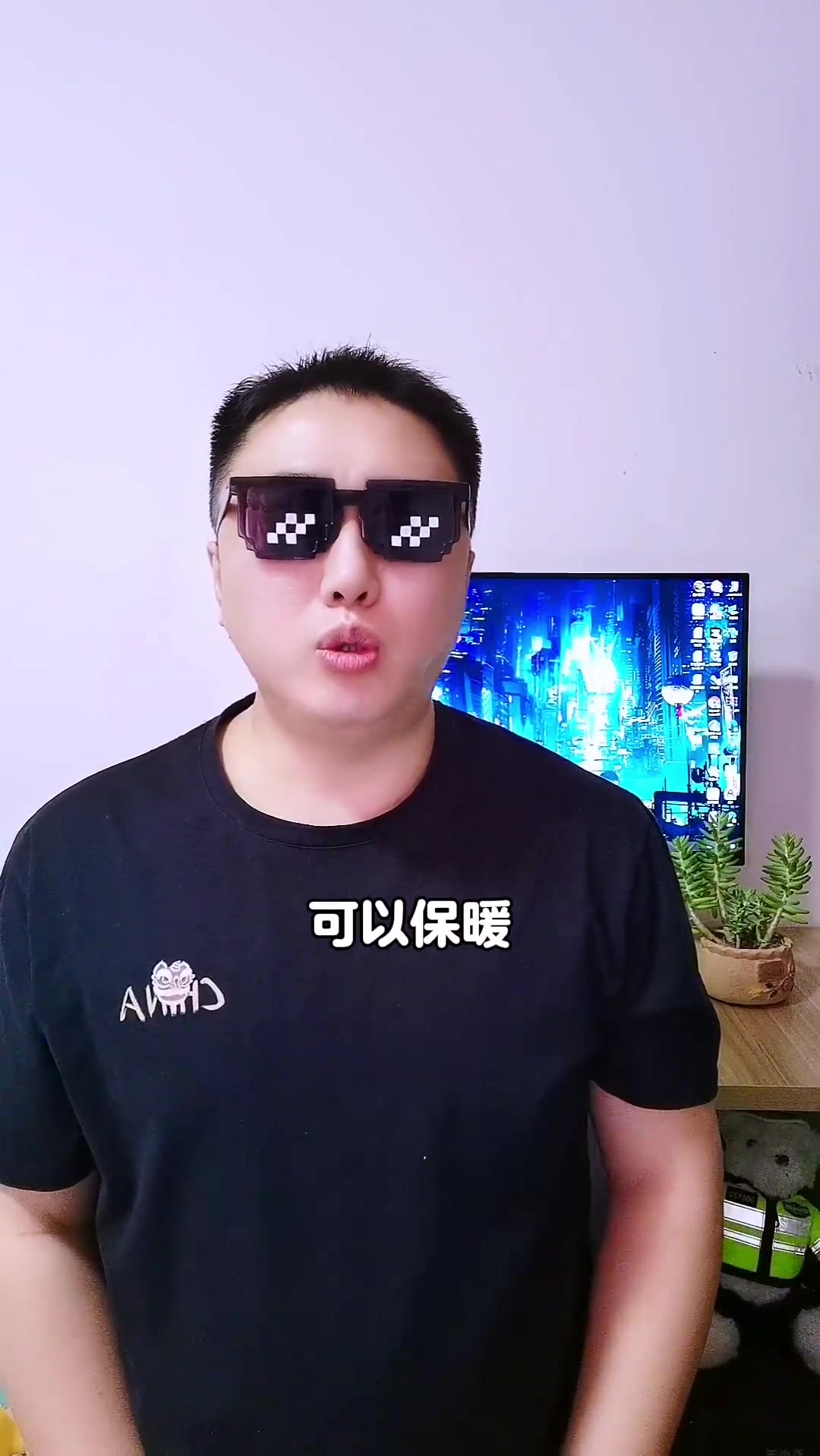 南极的雪变成红色，这是为什么？企鹅也没有羽毛，为什么不怕冷？