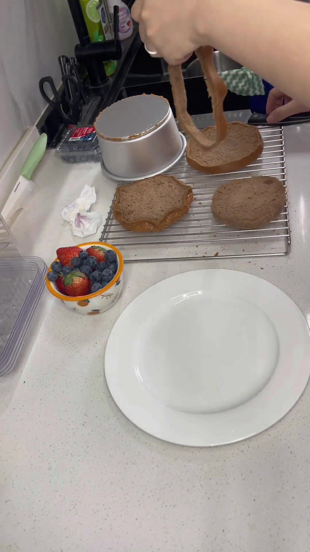 在家简单给老公过生日，做蛋糕手工面感动他