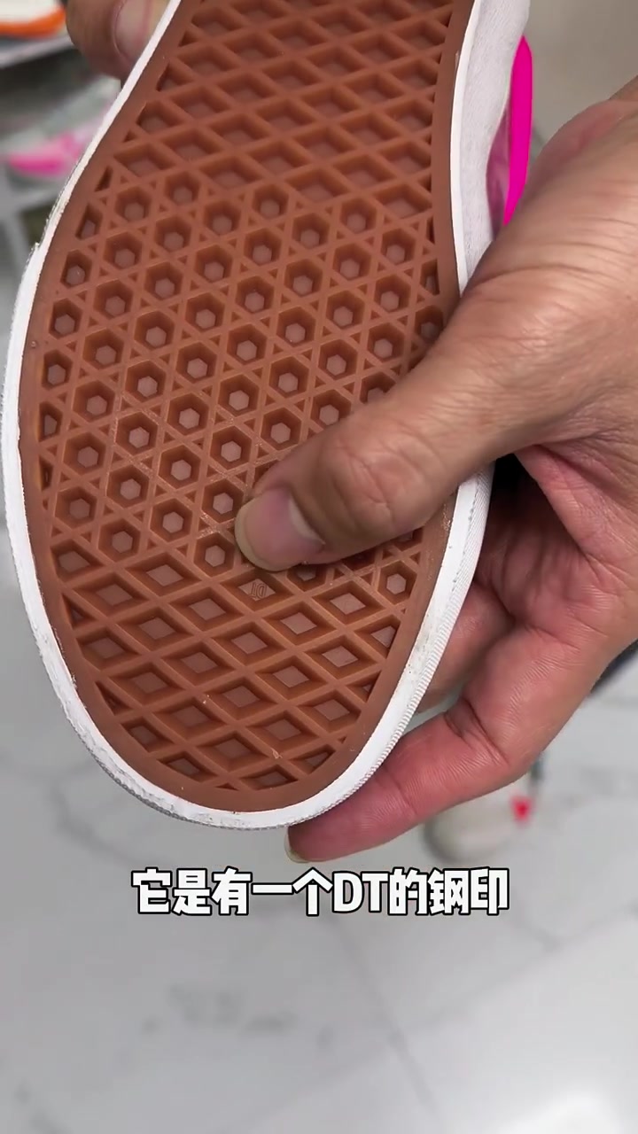 万斯面包鞋,时尚穿搭必备潮鞋