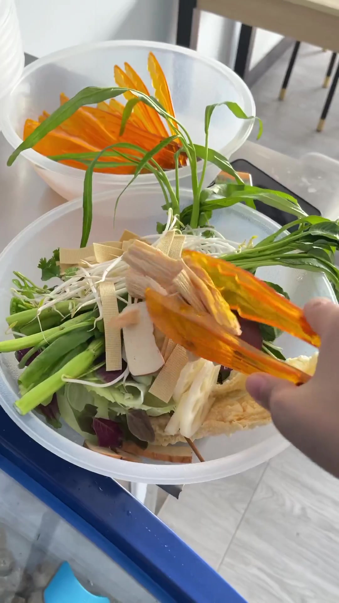 挑战把麻辣烫店所有菜品都买一份~实现麻辣烫自由