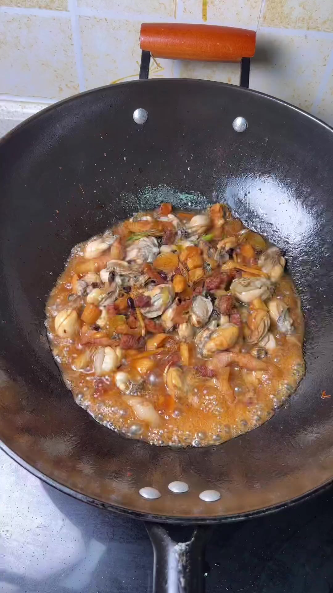 福建闽南特色菜：五花肉炣海蛎，超鲜！