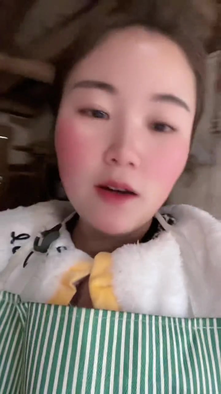 在家自制广式腊肉,还有辣椒炒鸡蛋和黄瓜成品!