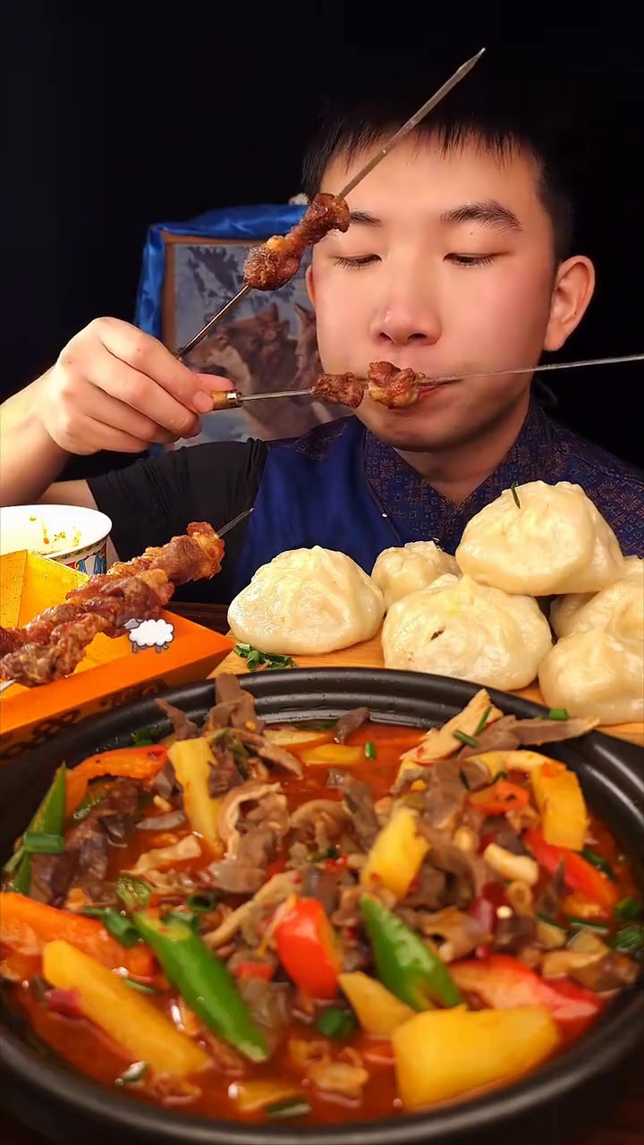 蒙餐羊杂汤、蒙古包子、羊肉串，草原美食别错过！