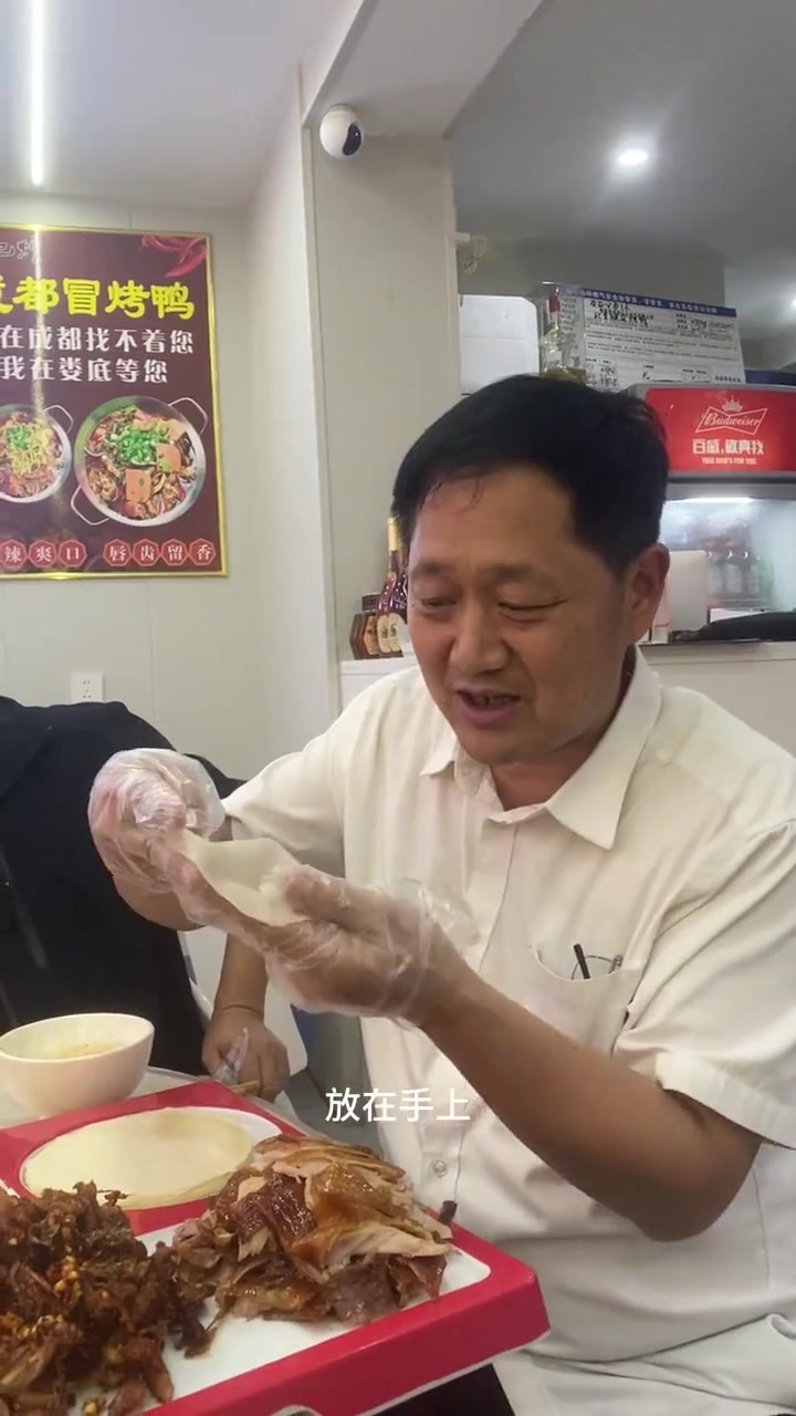 “京记煌”北京脆皮烤鸭一只鸭二种吃法，北京烤鸭味道再配上湖南人喜欢