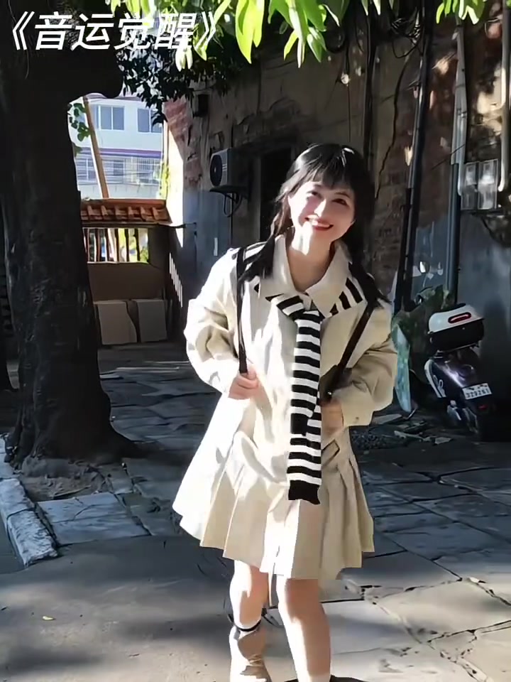 我娘十二岁便成了名动上京的第一美人。十七岁时参加选秀,别的秀女刚进宫的位份都是宝林、才人之