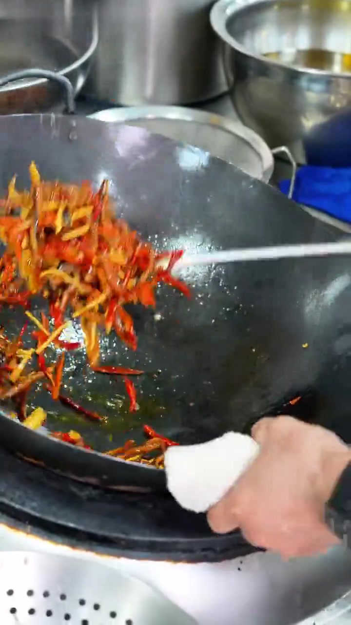 极其考验火候掌控的经典川菜——干煸鳝丝